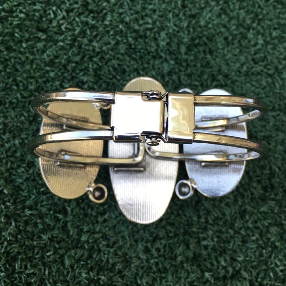 Turquoise Silver Hardware Bracelet & Earrings - Picture 6 of 11